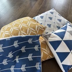 4 Cushions And Extra Cushion Covers