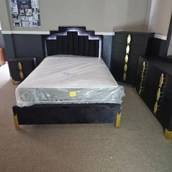 Bedroom Queen Size New In The Store in black, we also have the complete set available 