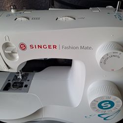 Singer fashion mate sewing machine