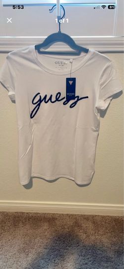 GUESS  T-shirt    Size Large