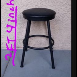 Bar Stool Like New Pickup Between M-F 2;00-5:40 S-S 200-4:40 Rainbow/95 Cash Only Read Description 