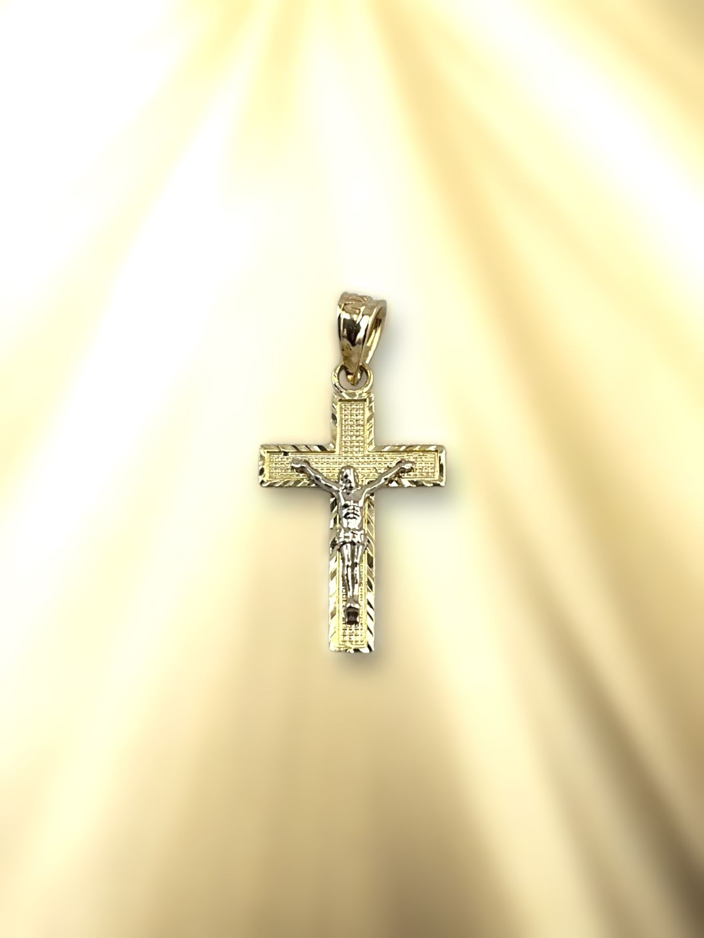 14kt 1.00g Yellow Gold Small Religious Cross Pendant.