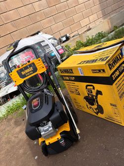 DEWALT
3100 PSI 2.3 GPM Cold Water Gas Pressure Washer with HONDA GCV170 Engine