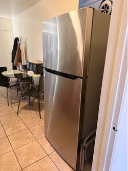 LG  20.2cu. Ft refrigerator.