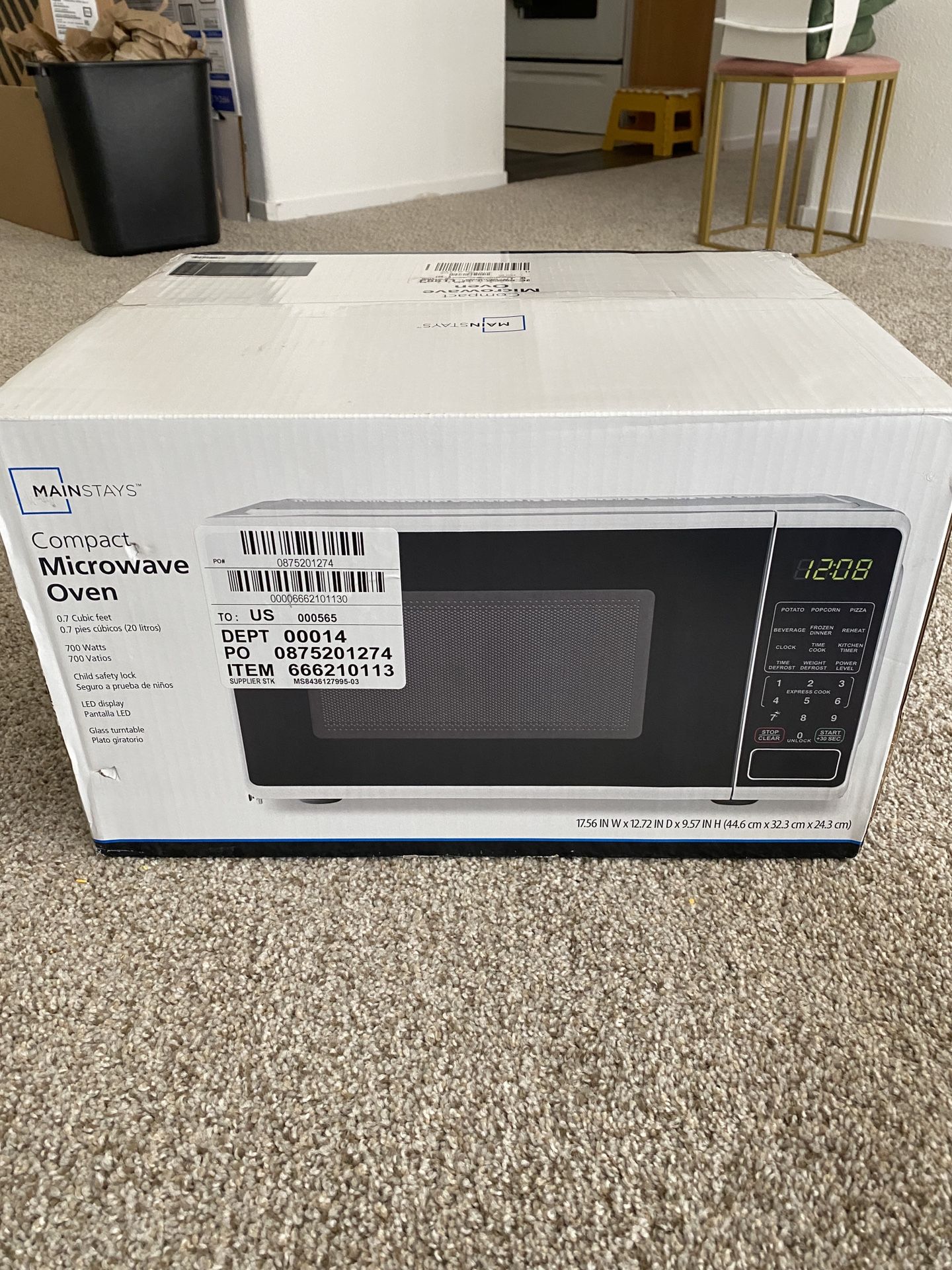New MAINSTAYS compact microwave (unopened)