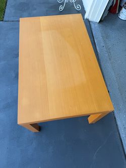 Rectangle table 36x22 x 18 “ hight like new.