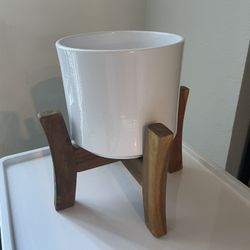 6 Inch White Plant Pot With Wood Pedistool Wooden Stand