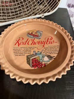 Universal Trumps Corp pie plate