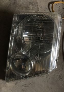 02 Ford Explore right headlight