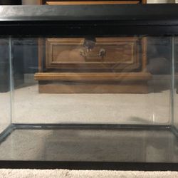 10 Gallon Aquarium/ Fish Tank