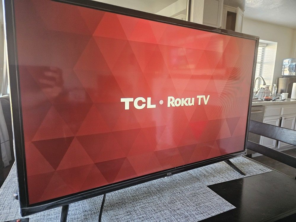 32' TCL Roku Smart Tv 