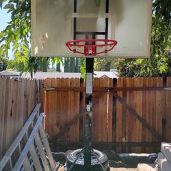 SPAULDING BASKETBALL HOOP