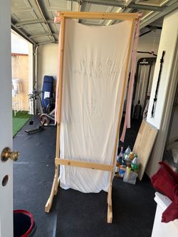 Wood welcome sign stand