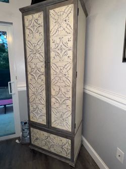 Wine cabinet