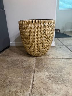 Large Woven Basket Planter with Removable Insert – 18”