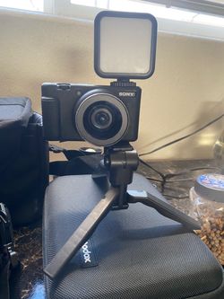 Sony Compact zv1f Camera with LED Light and Mini Tripod