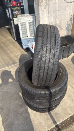 Used Tire Set 225 / 65 R17 Yokohama