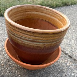 Large Terracotta Planter Pot with terracotta saucer. Read description 1st
