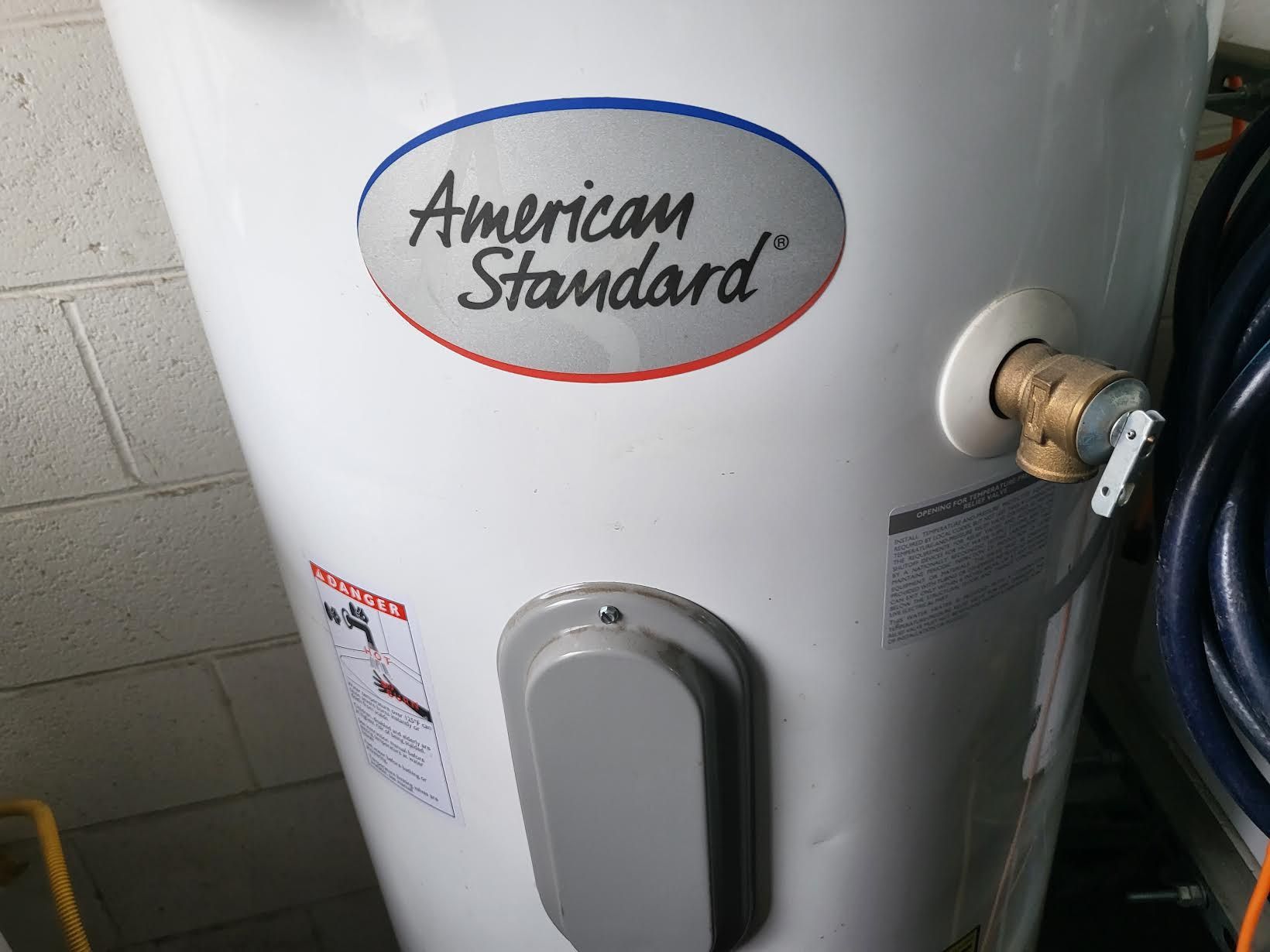 American Standard EN40T-6 240V 4500W Electric Water Heater, 40 gal Tank, 0.93 Energy Efficient