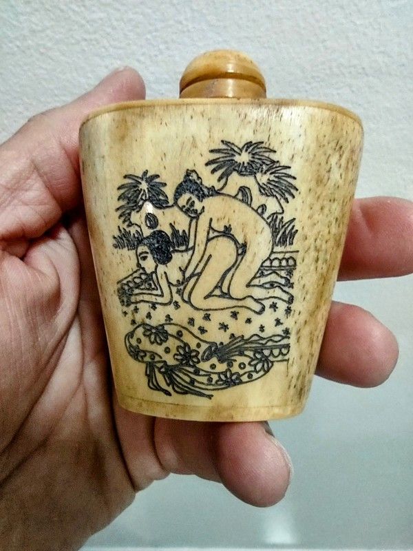 Vintage Nippon  Snuff  Bottle w/ lid.