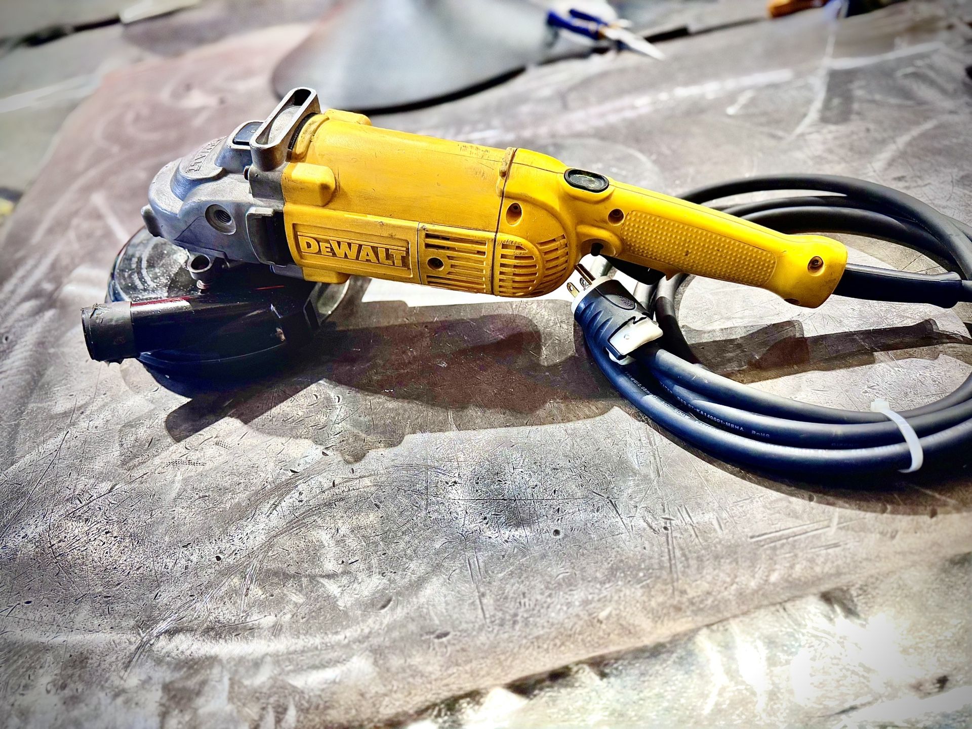 Dewalt DWE4517 7" 8 500 Rpm 4Hp Angle Grinder