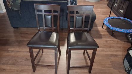2 Chairs Wood & CushionedVinyl