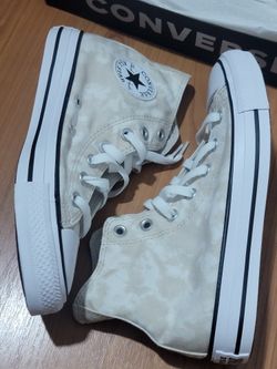 Converse, Size 7W/5M
