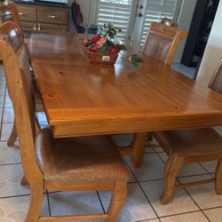 Mesa De Comedor 6 Sillas Super Buenas Condiciones 600.00 Jente Sería Por Favor