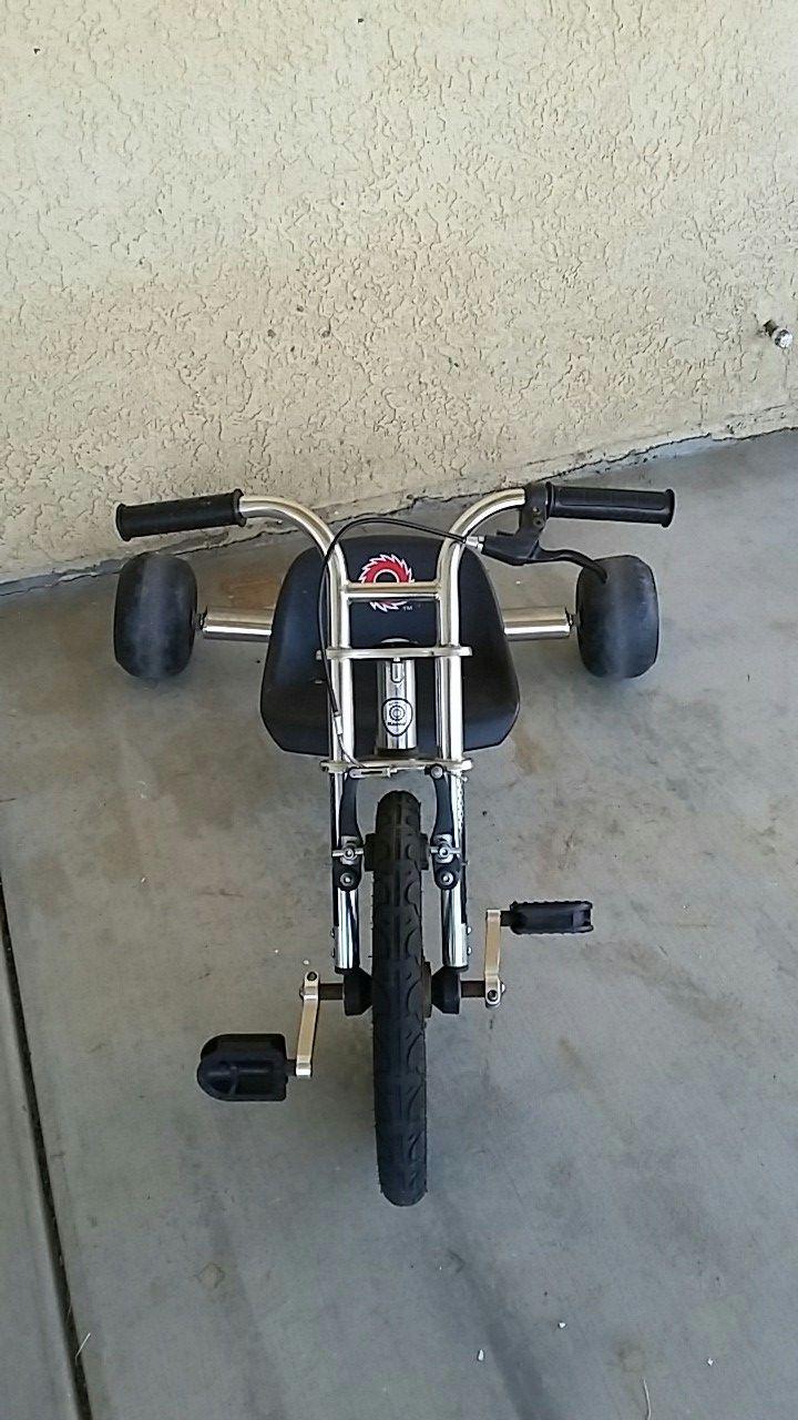 新品★JD RAZOR SCREAM MACHINE 三輪車 ★レトロ aed9caa42ab05b86bbdc6426a9f9bd