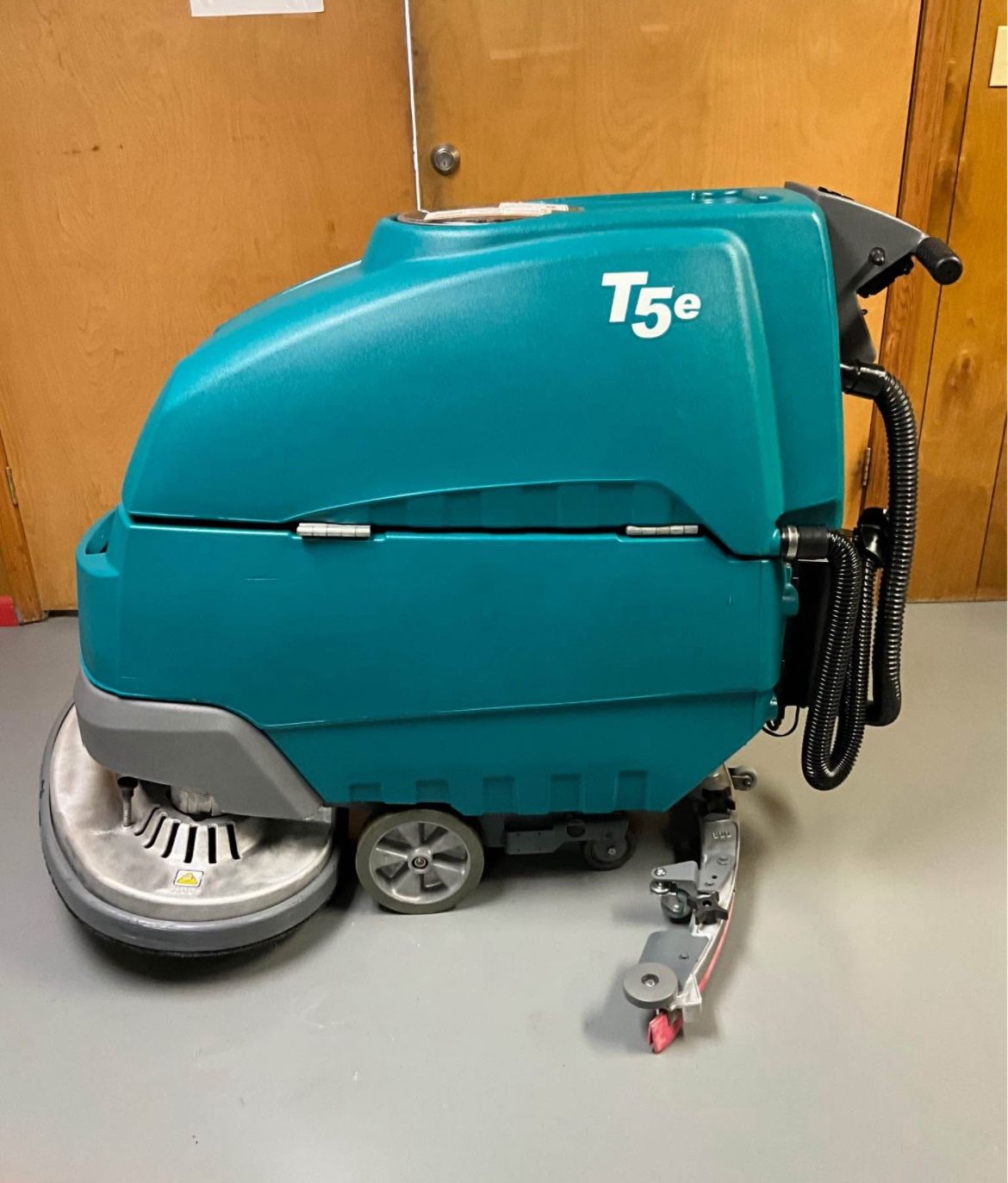 Walk Behind Floor Scrubber Tennant T5e