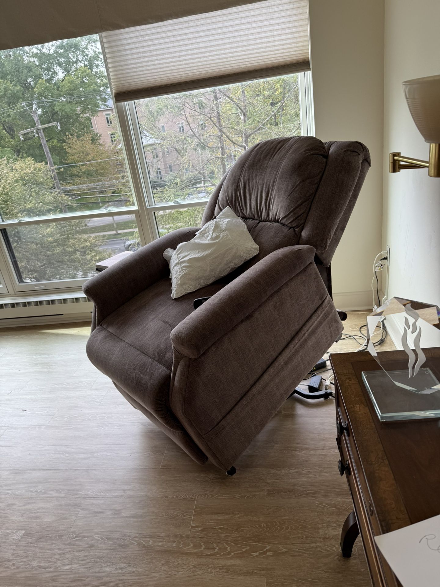 Mega Motion Lift Chair Excellent Working Condition