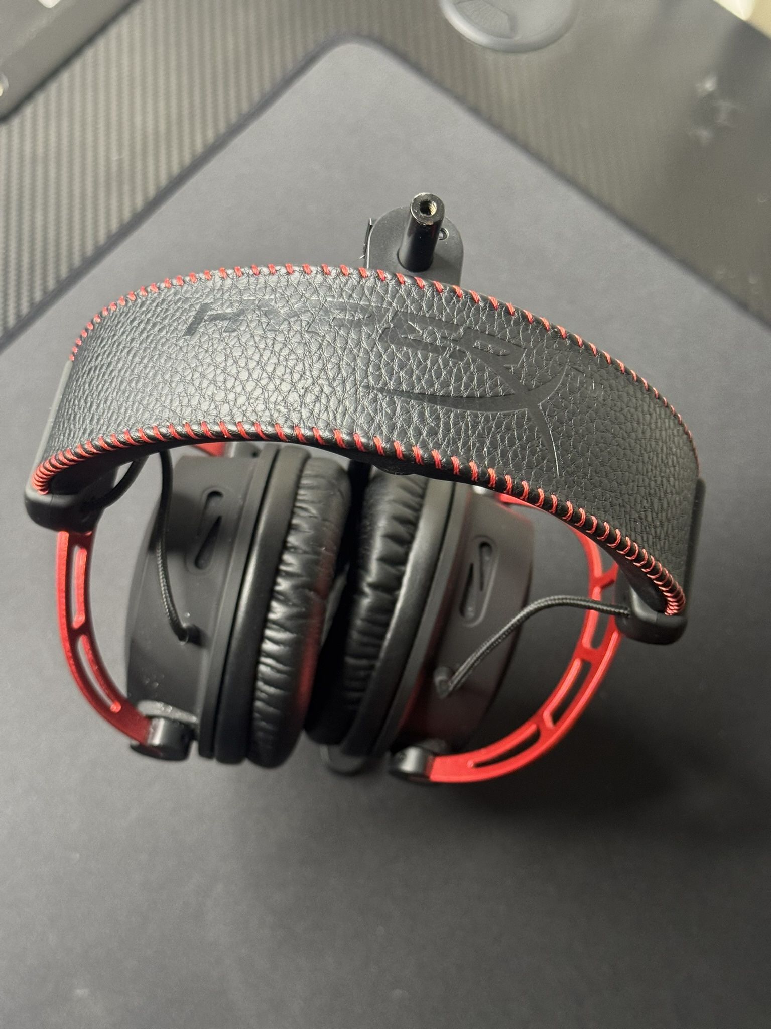 HyperX Streaming Bundle – QuadCast S RGB Mic + Cloud Alpha Wireless Headset