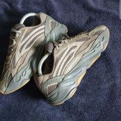 Yezzy Boost V2 700