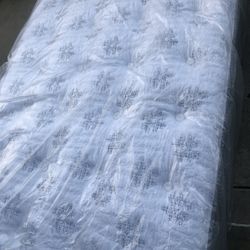 Queen Size Bed Mattress King Koil Intimate Plush Pillow Top Medium Stearns & Foster Aireloom Kluft Serta Sealy Beautyrest Tempurpedic Saatva Nectar 