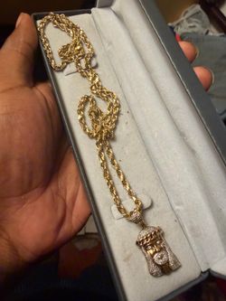 The chain is 14k 26inches hollow 8.5 grams & the Jesus head 10k 6.1 grams