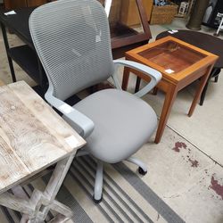(1) brand new desk chair.