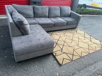 Sectional Couch!! Delivery Available 🚚!! Dimensions: 123” x 86” Length x 33” Height x 40” Depth