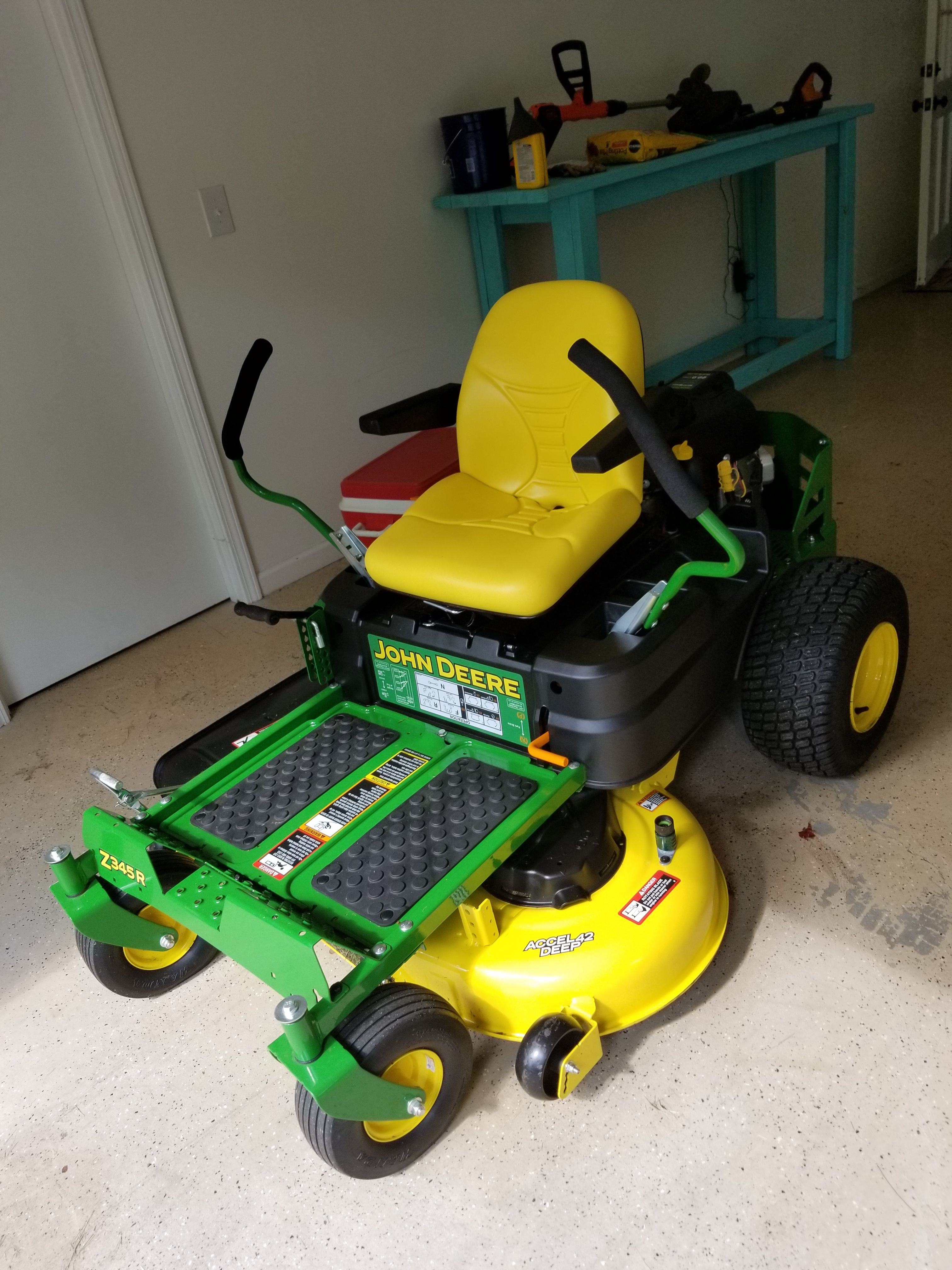 Z345R 42A John Deere - Zero Turn w/ Mulch Kit - 19hrs