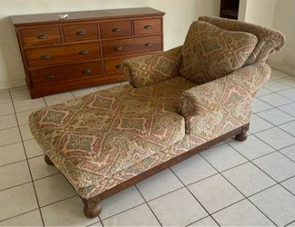 Divan or perhaps Chaise Longue?