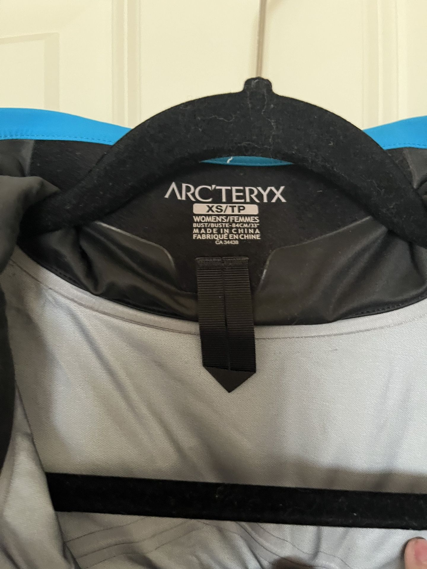 Arc'teryx Astryl Shell Jacket LIKE NEW (women's xs) for Sale in Seattle