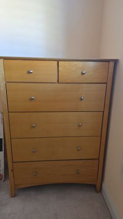 5 drawer- Chest of drawers