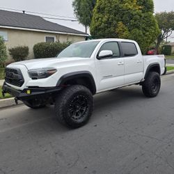 2018 Toyota Tacoma TRD OFF ROAD 