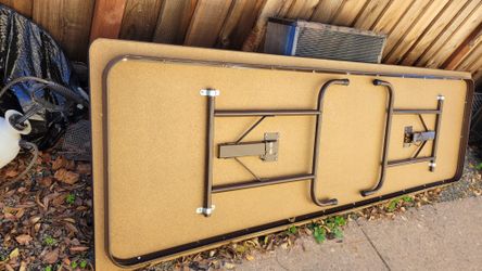 Folding table.