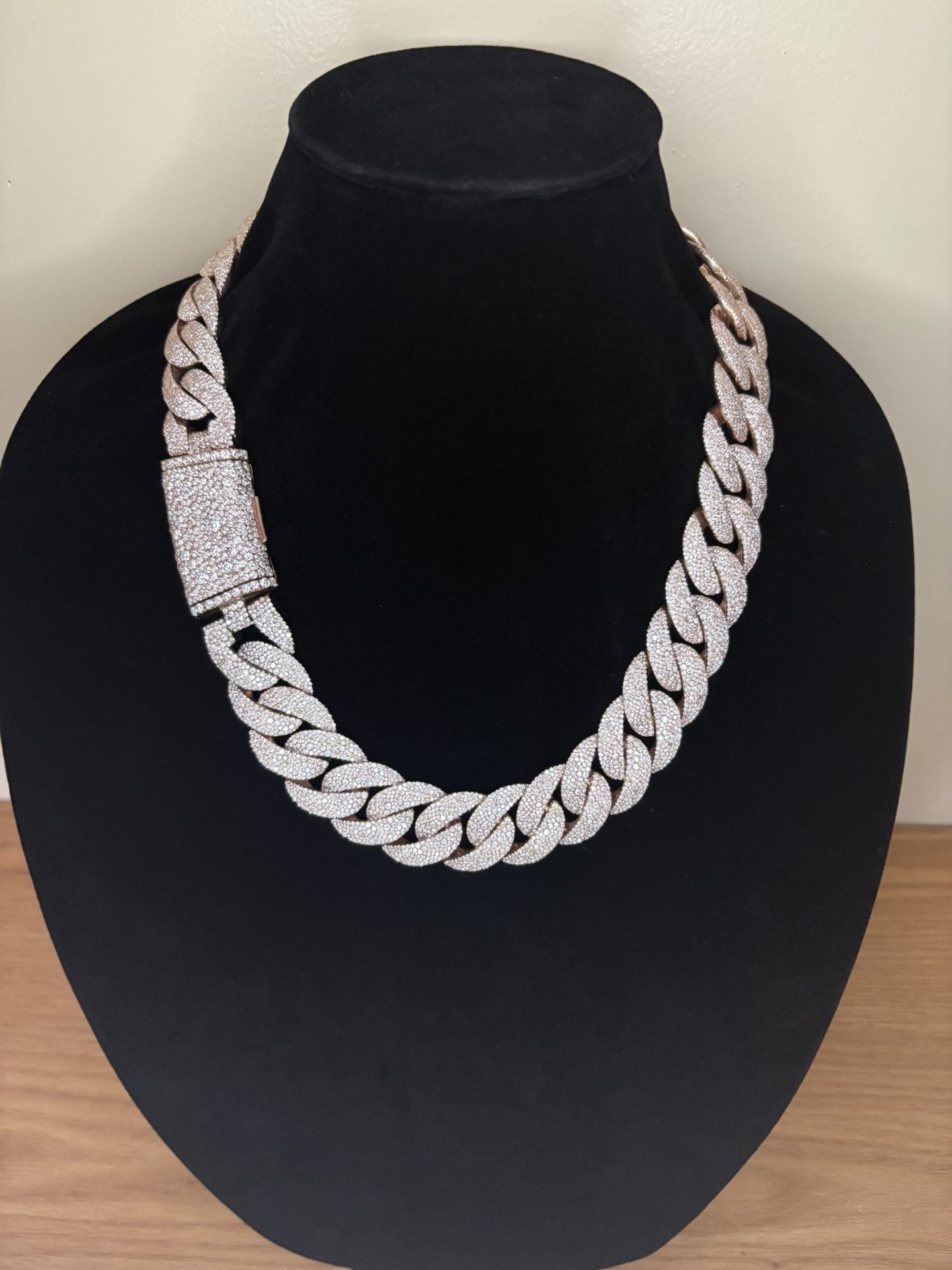 VVS Moissanite Cuban Link – 466g Rose Gold Mosaic Setting