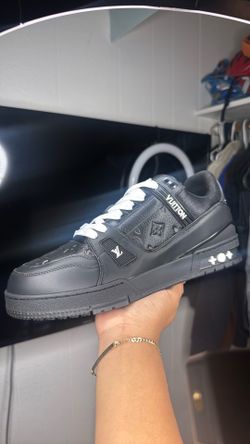 size 9 black lvs