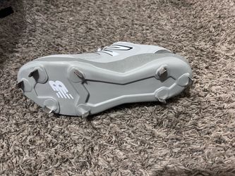 Baseball cleats