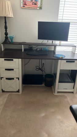 Computer desk