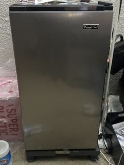 3.3 Cu Mini Fridge Magic Chef 