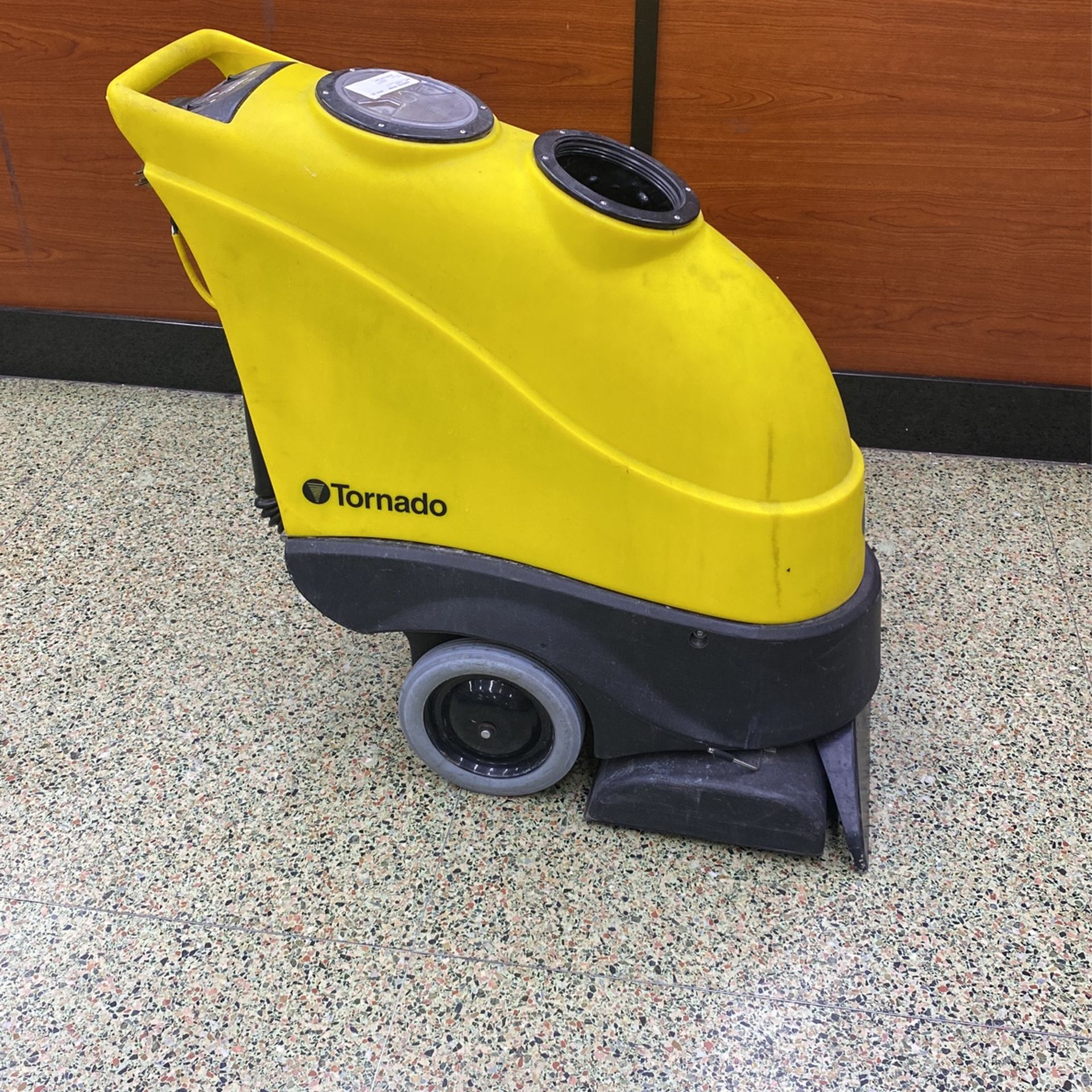 Tornado Marathon 800 Carpet Extractor