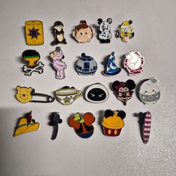 20 Disney trading pins lot set.Tradeable at all disney parks.